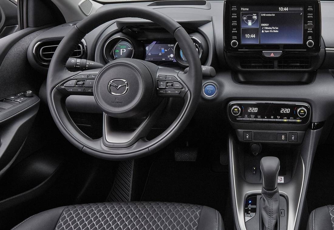 Mazda 2 Hybrid dimensioni, interni, motori, prezzi e concorrenti