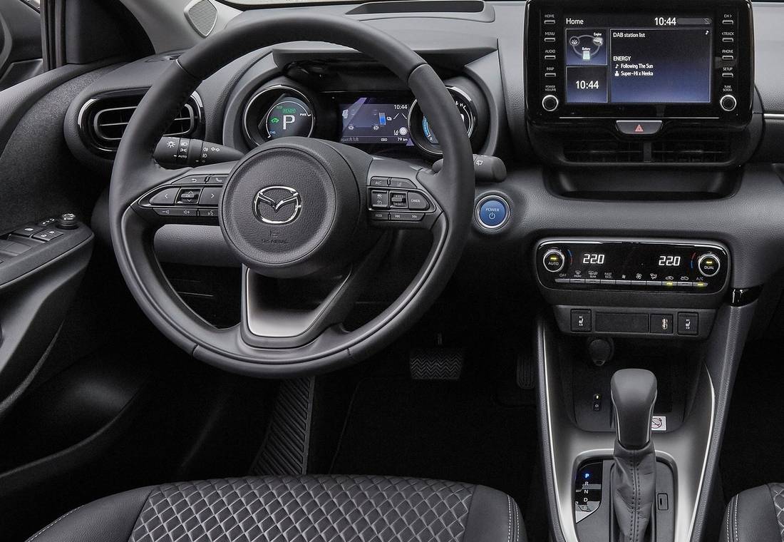 mazda-2-hybrid-interior