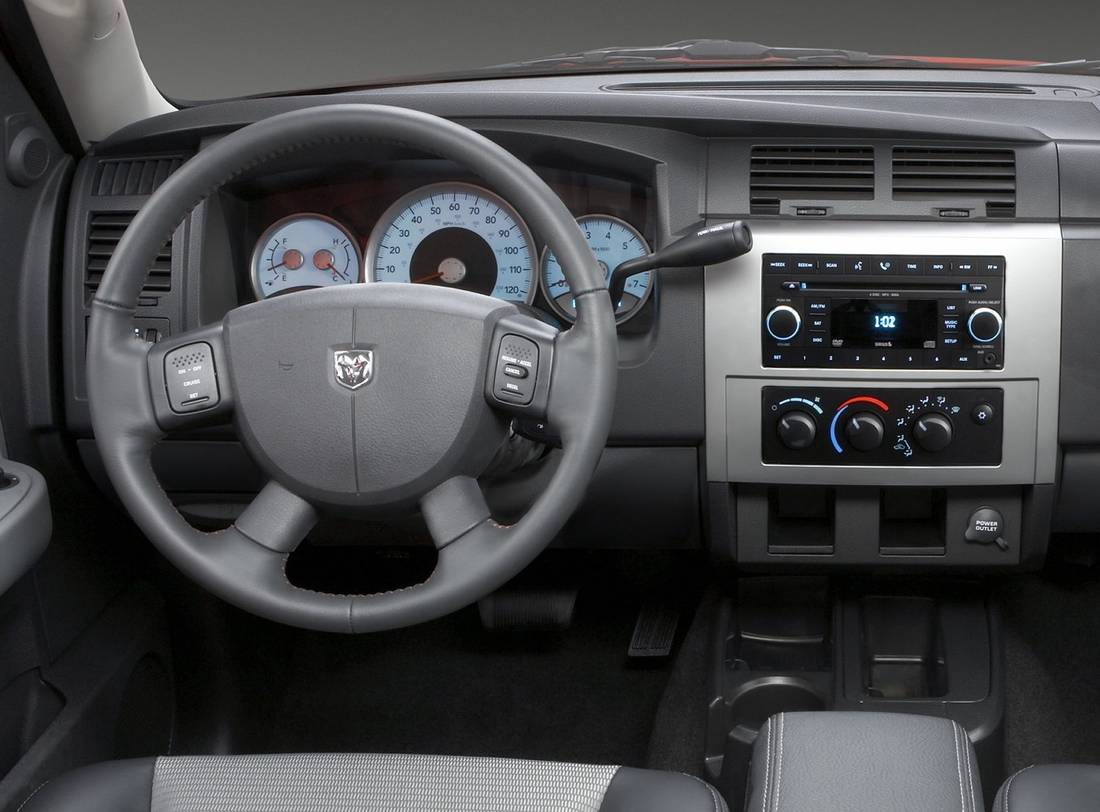 dodge-dakota-interior