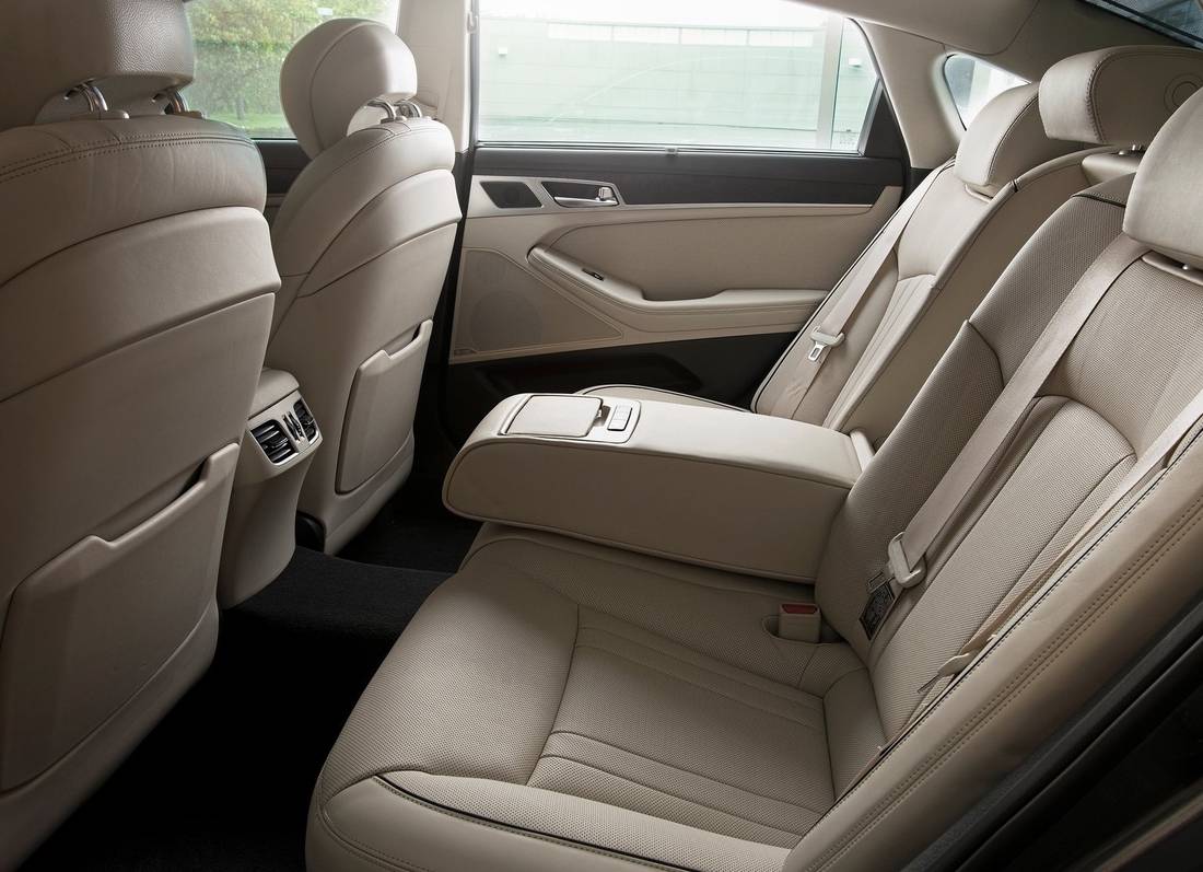 Hyundai-Genesis-Seating