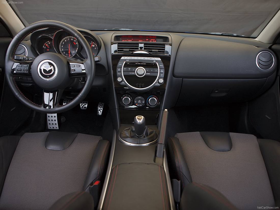 mazda-rx-8-interieur