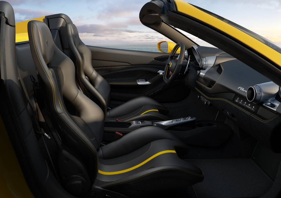 ferrari-f8-spider-seats