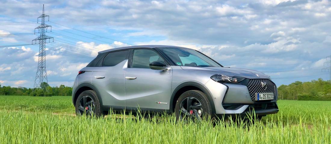 DS3_Crossback_E-Tense_2020_Front_rechts_Strommast-1100.jpg