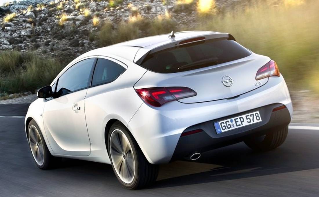 opel-astra-gtc-back