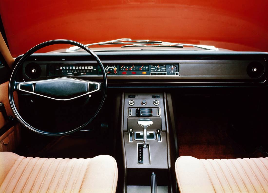 fiat 130-interior