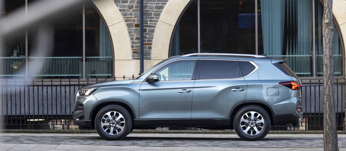 SsangYong_Rexton_Side-1100