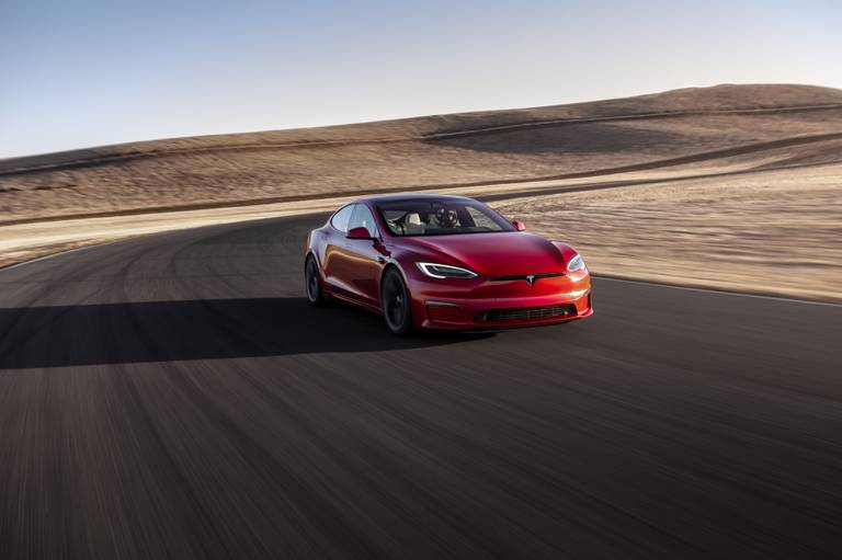  Tesla Model S Plaid - un'auto sportiva elettrica ad alta potenza.