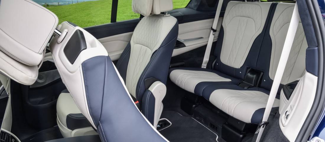 bmw-x7-seating