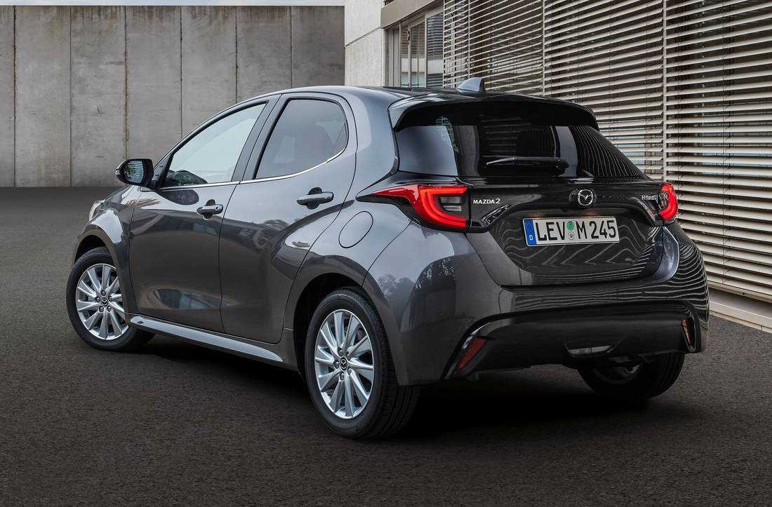 Mazda 2 Hybrid dimensioni, interni, motori, prezzi e concorrenti
