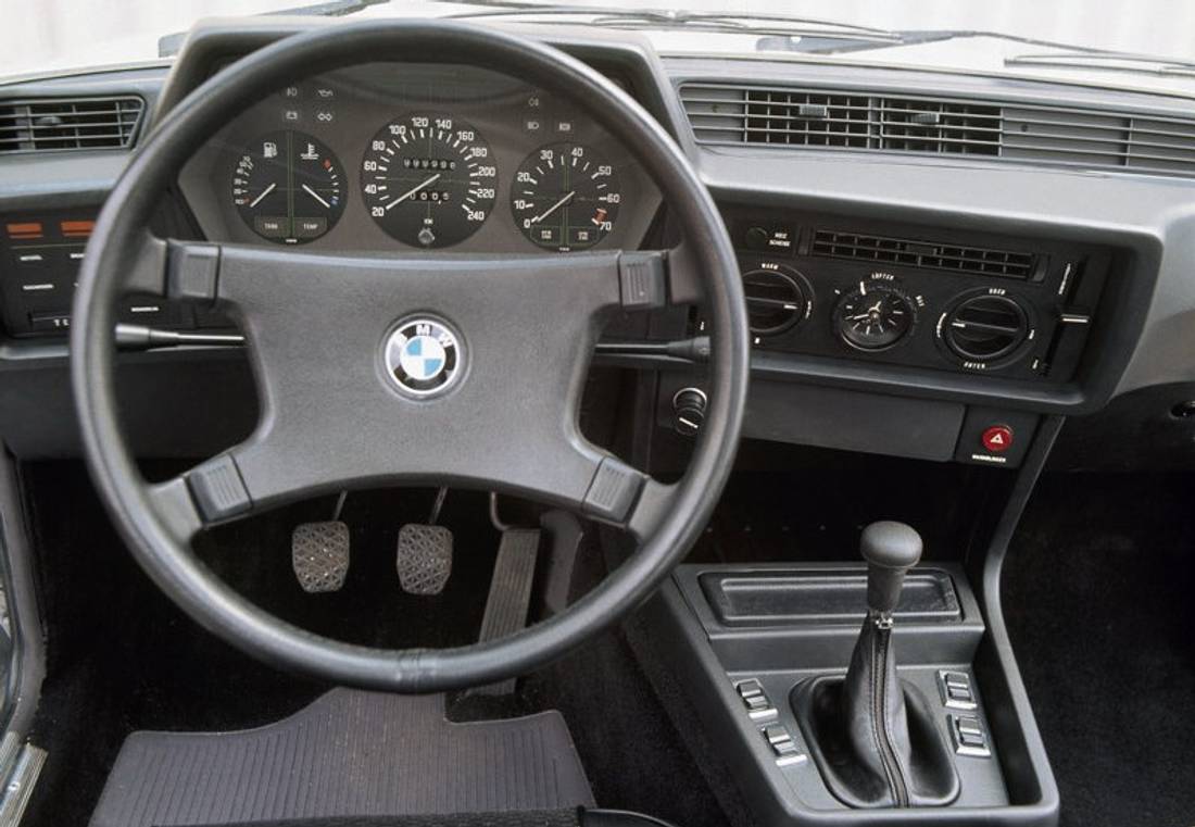 bmw-635-interior