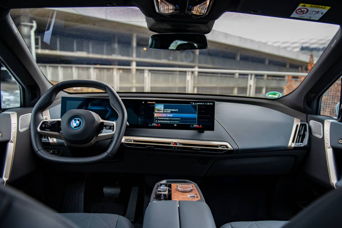 BMW-iX-xDrive50-Interieur