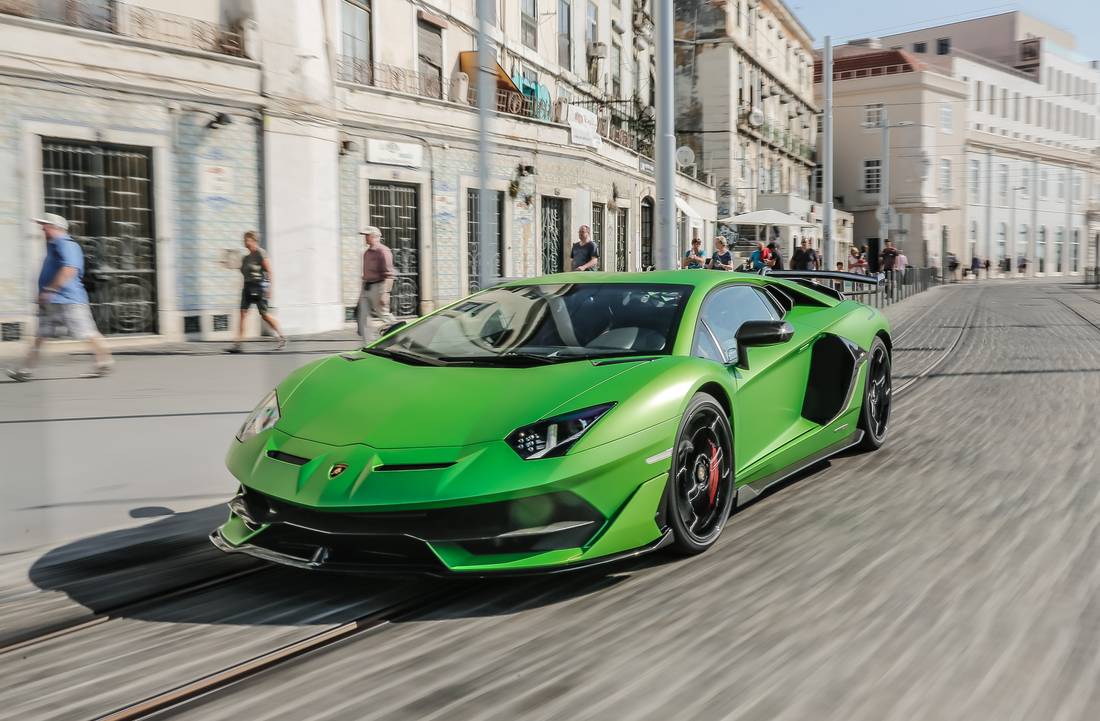 lamborghini-aventador-svj-front