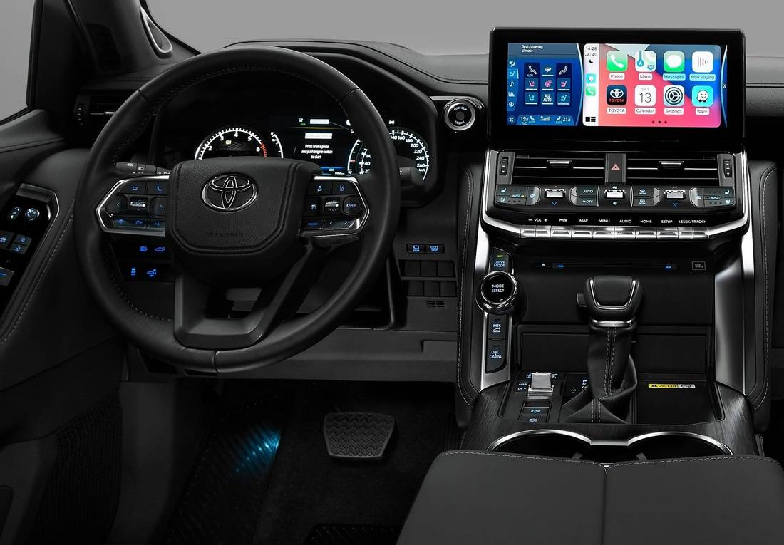 Toyota Land Cruiser dimensioni, interni, motori, prezzi e concorrenti