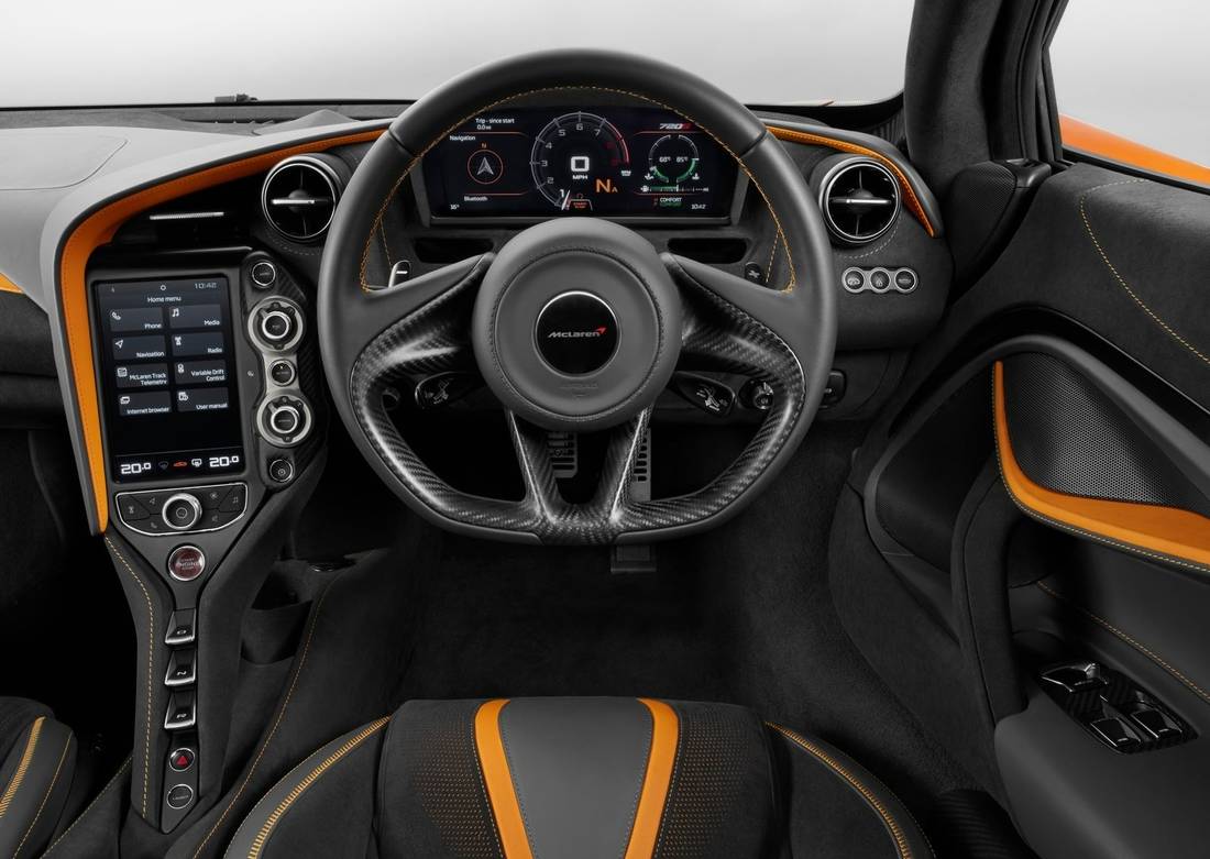 mclaren-720s-cockpit