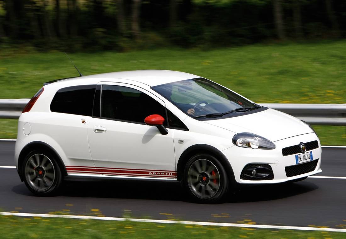 abarth-grande-punto-side