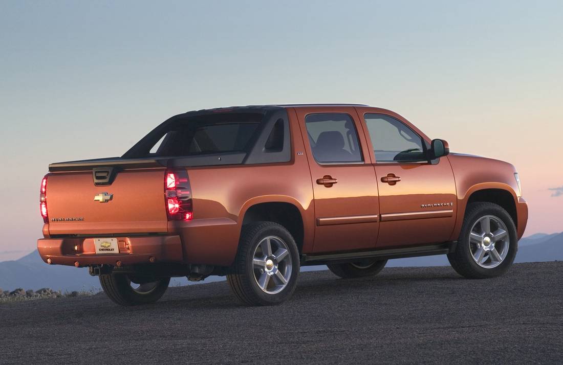 chevrolet-avalanche-back