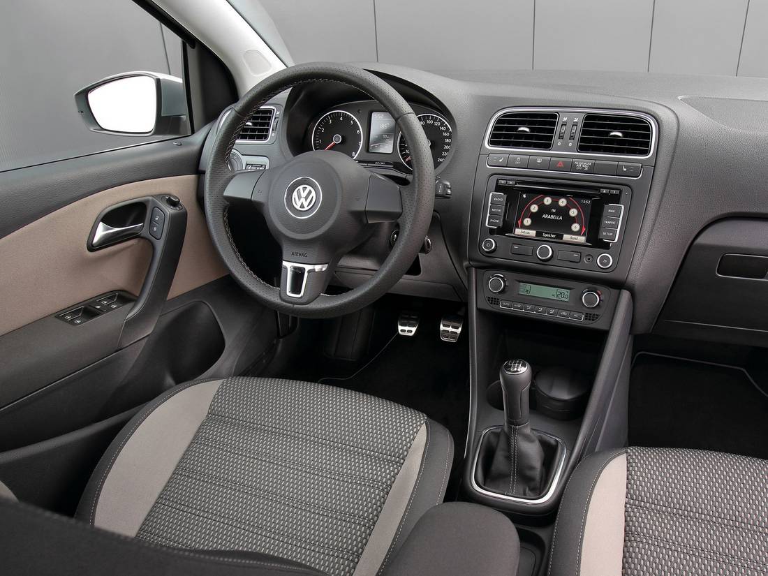 volkswagen crosspolo interior