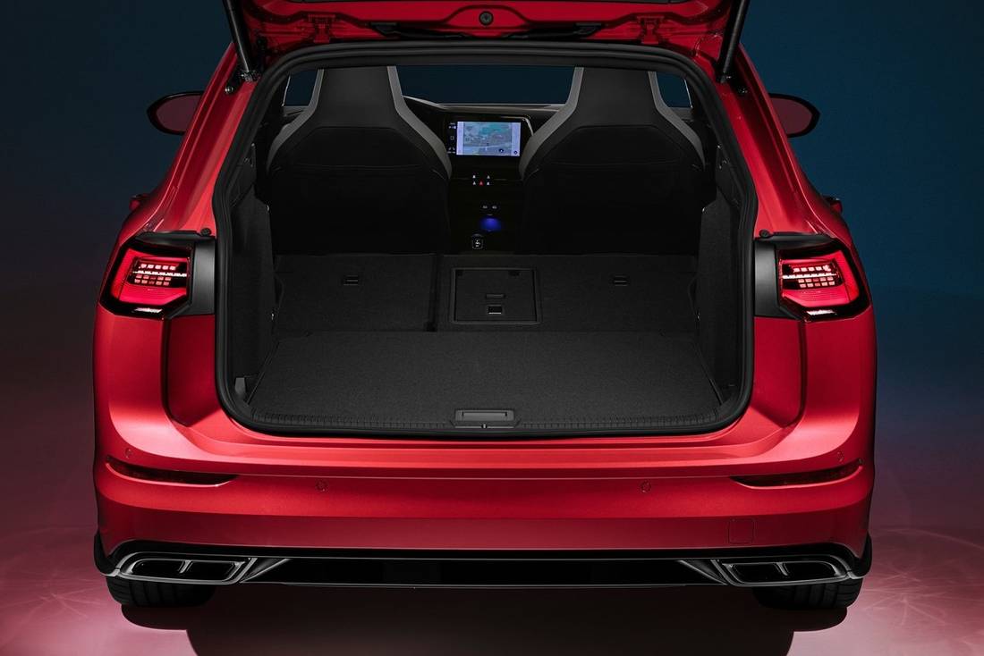 volkswagen-golf-variant-trunk