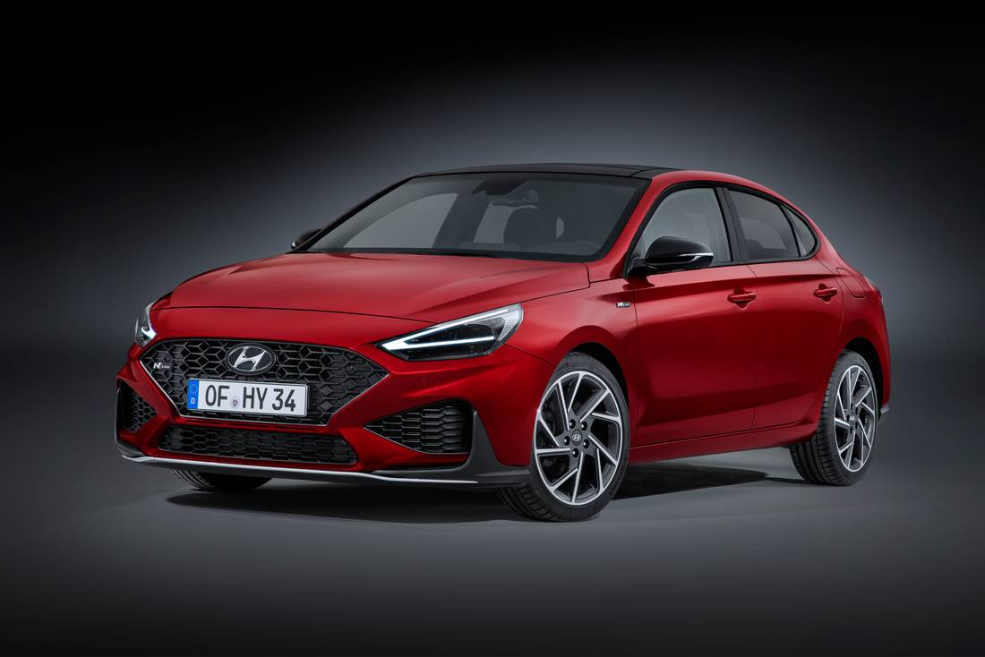 hyundai-i30-fastback-front