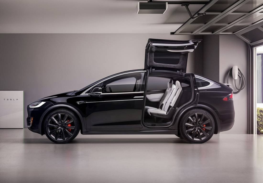 tesla-model-x-side