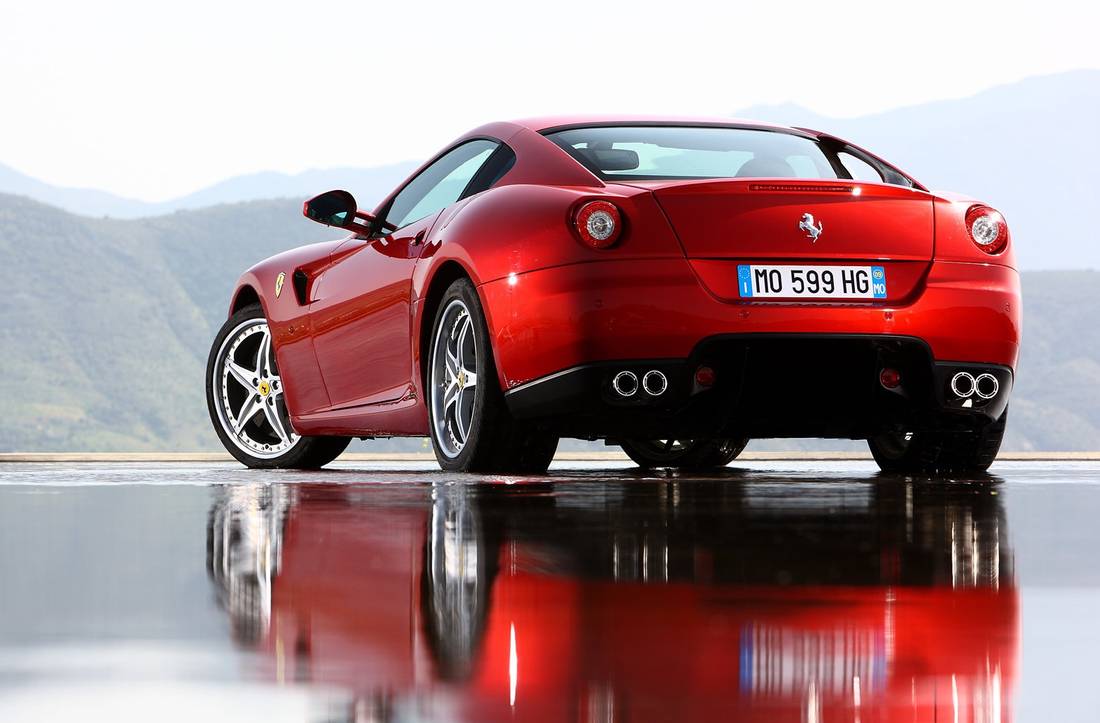 ferrari-599-gtb-back