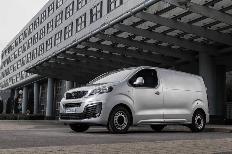  I furgoni Peugeot Expert, Citroen Jumper e Toyota Proace sono identici nella costruzione.