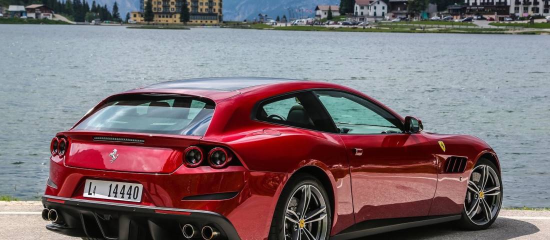 Ferrari-GTC4_Lusso-2017-1600-18-1100