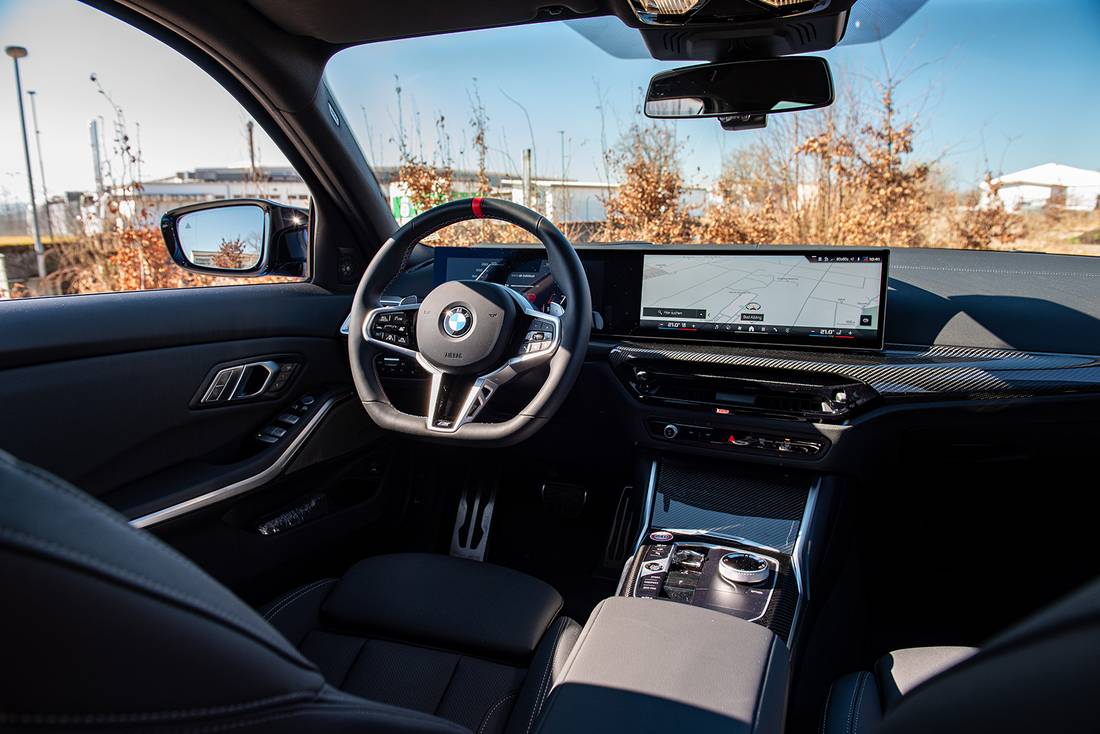 bmw-m340d-touring-2025-cockpit