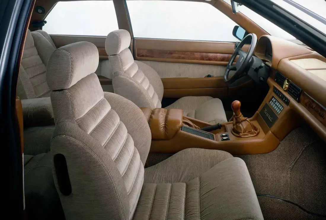 maserati-222-interior