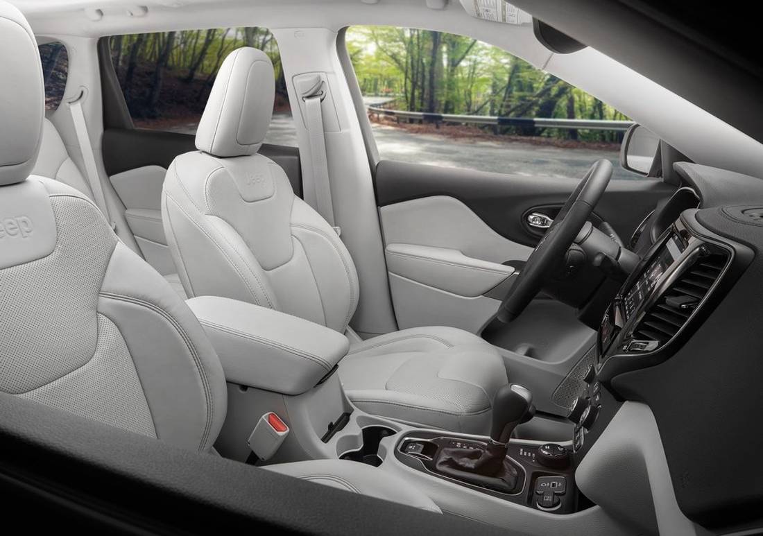 Jeep-Cherokee-2019-interni.jpeg