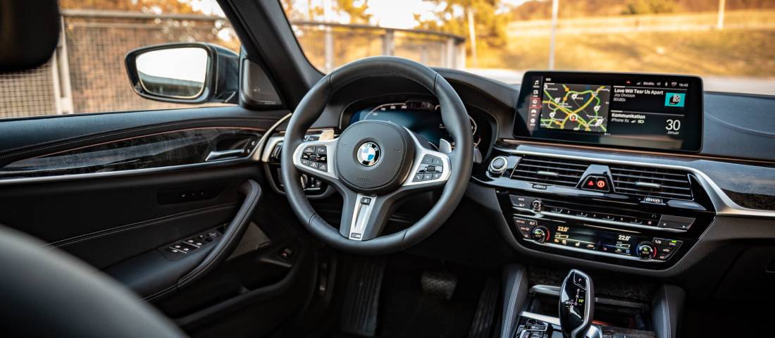 BMW-520i-Limousine-Cockpit