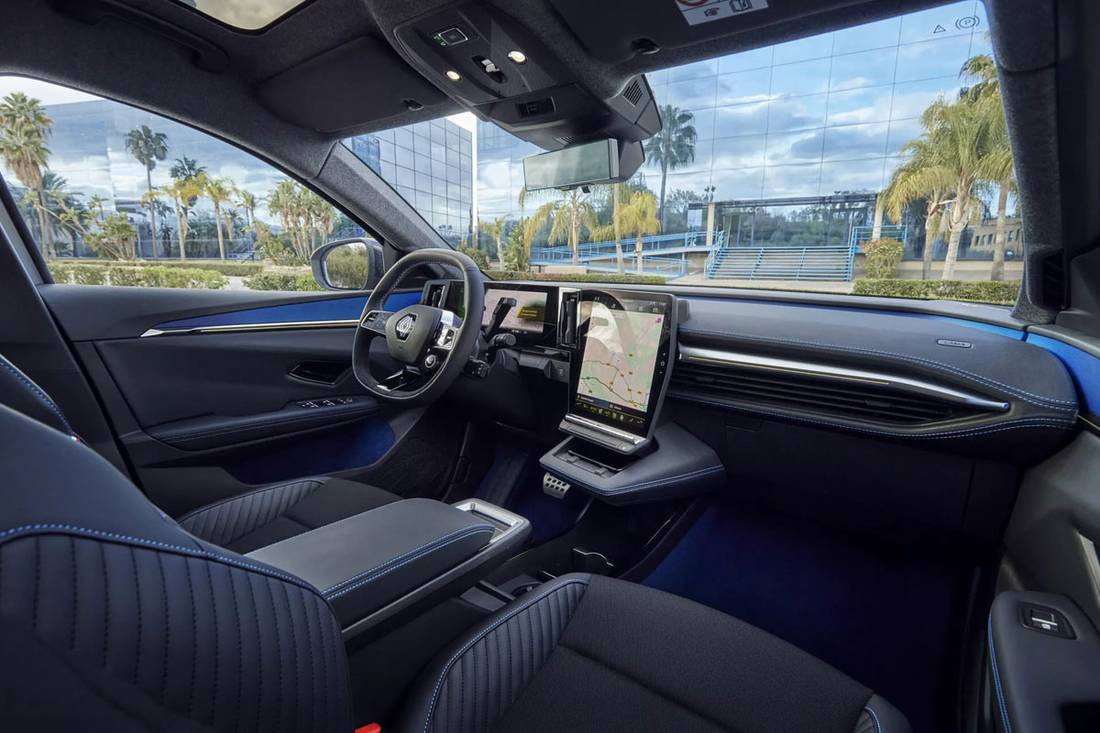 renault-scenic-e-tech-electric-2024-cockpit