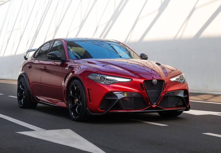 alfa-romeo-giulia-gta-front