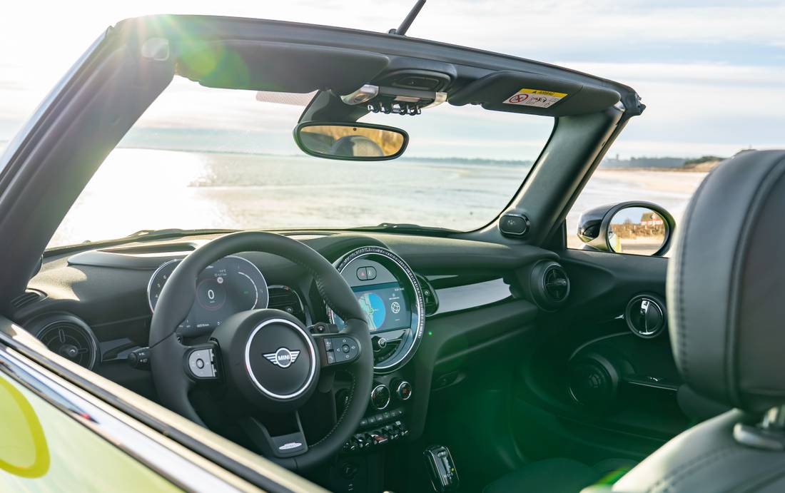 mini-cooper-cabrio-interior