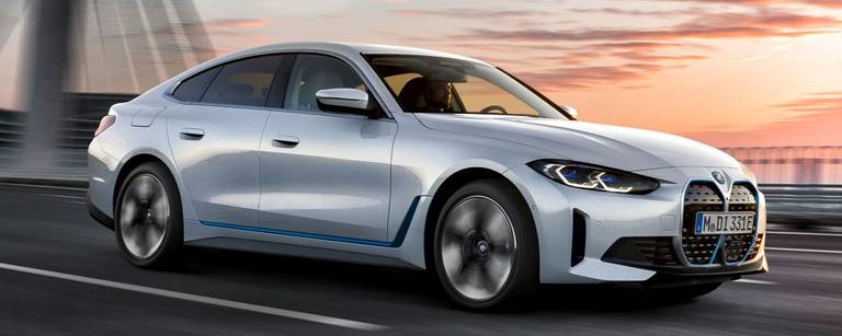 BMW i4 su strada