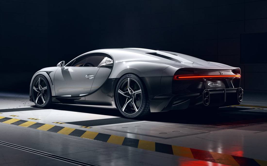 bugatti-chiron-super-sport-back