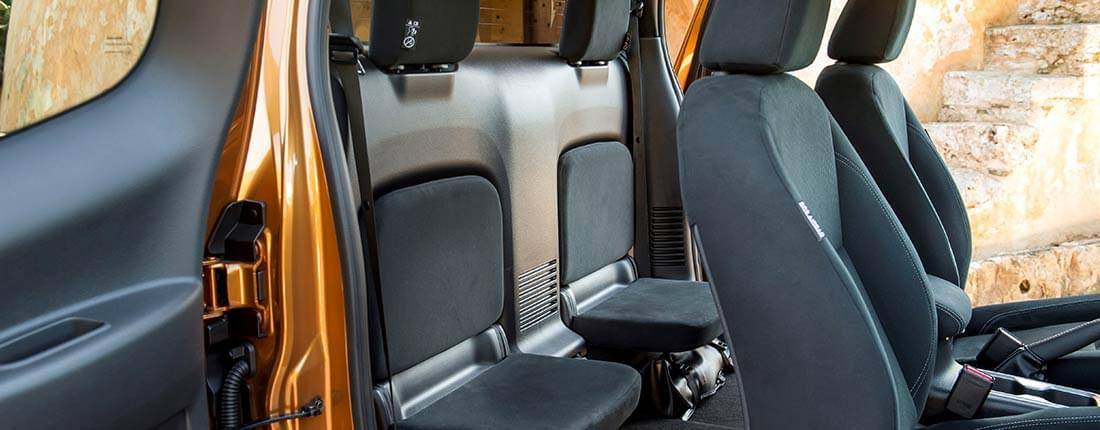 nissan-king-cab-seats