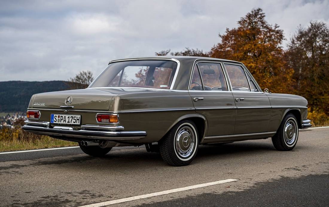 mercedes-benz-250-back