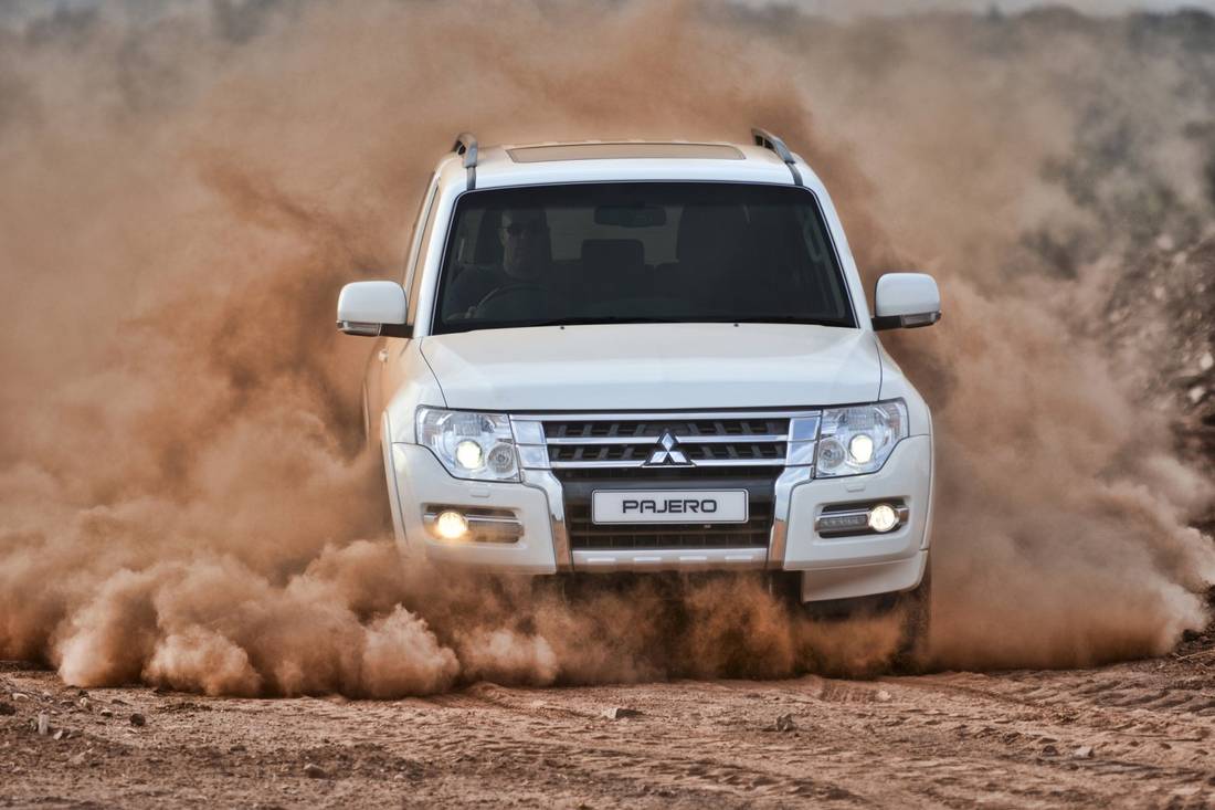 mitsubishi-pajero-front