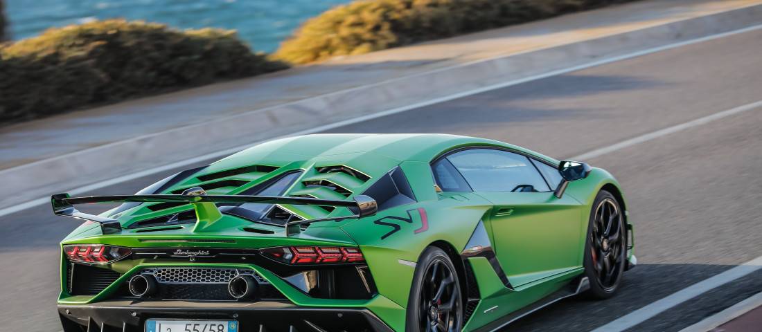 lamborghini-aventador-svj-back-1100