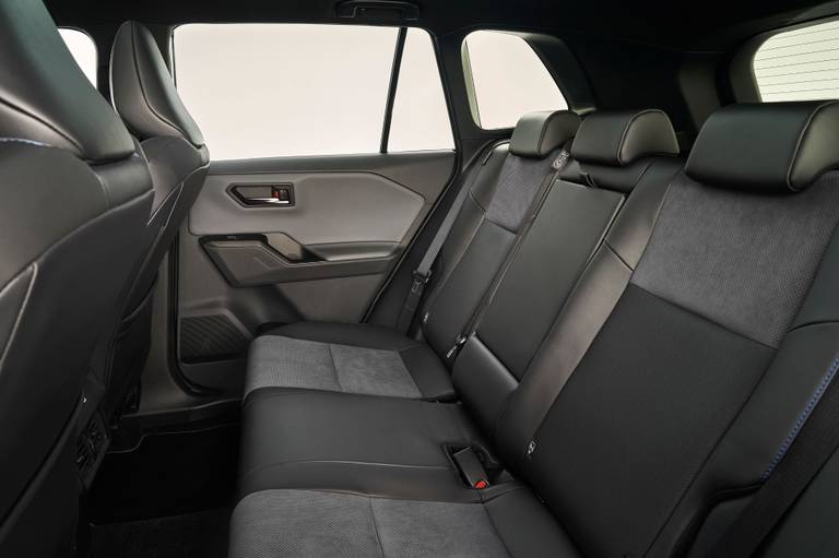 2026-all-newrav4-interior-010