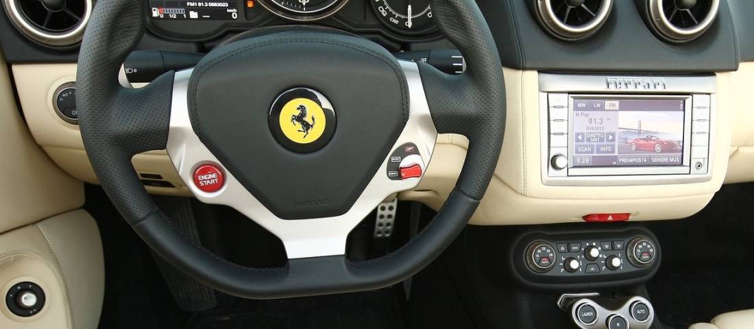Ferrari-California-interior-2