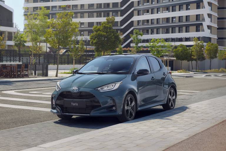 vernieuwde-toyota-yaris-2025-maakt-sportieve-rijders-en-boomknuffelaars-blij-2024-07