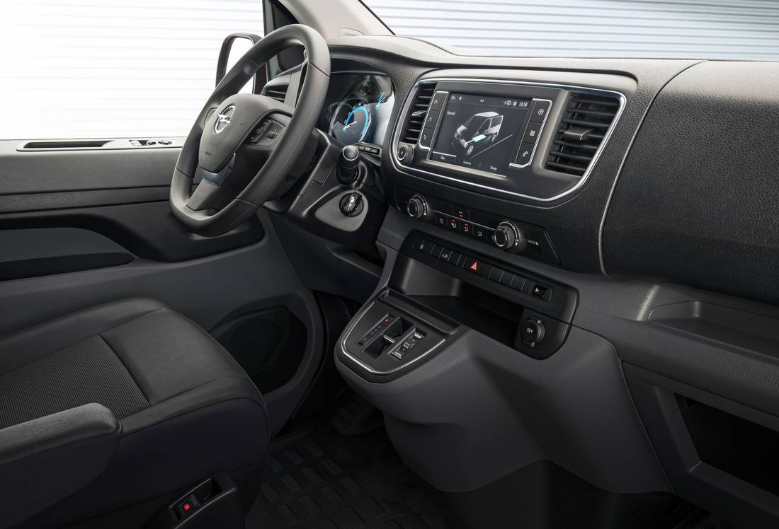 opel-vivaro-e-interior