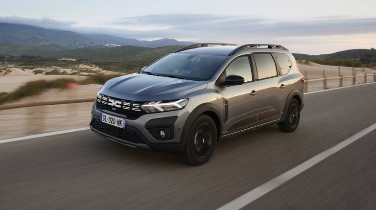 (BST-119) Dacia-Jogger-HYBRID-140
