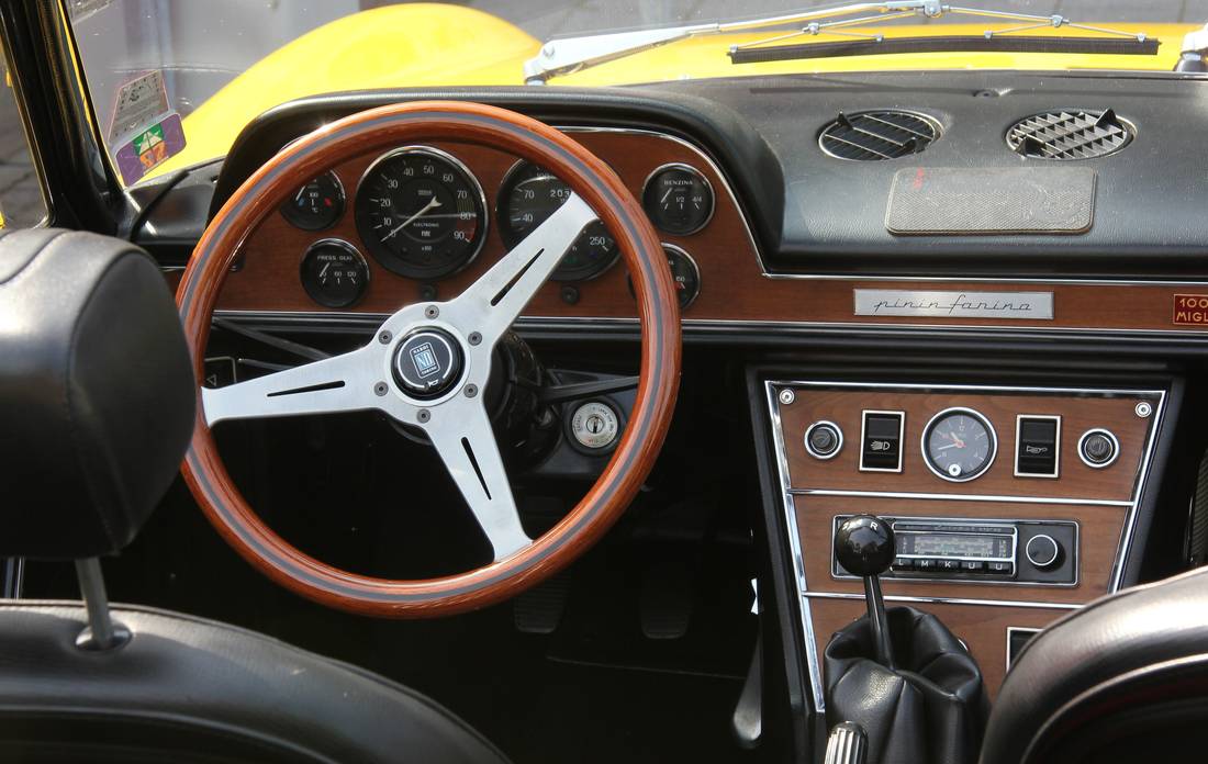 fiat-dino-interior