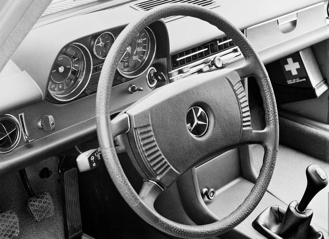 mercedes-benz-240-interior