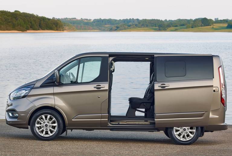 ford-tourneo-custom-side