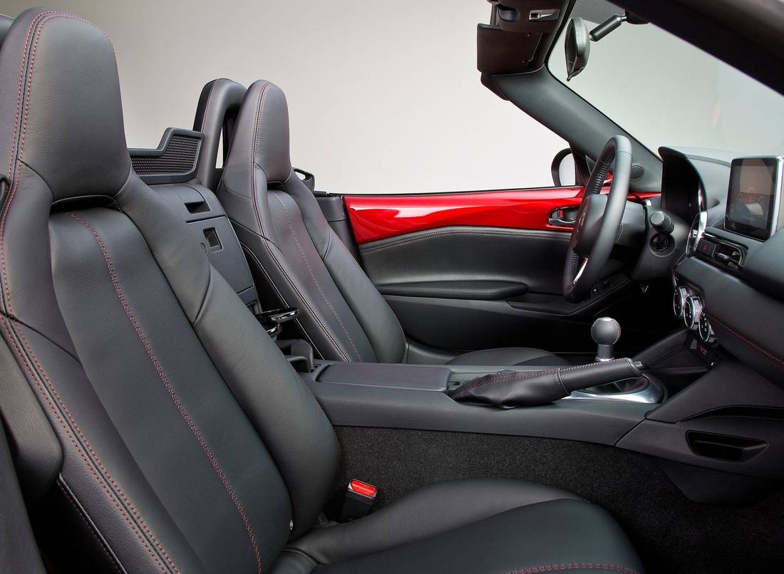 mazda-mx-5-cabrio-seats