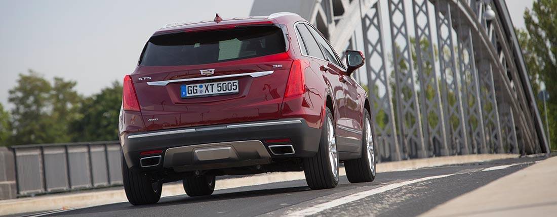 cadillac-xt5-back